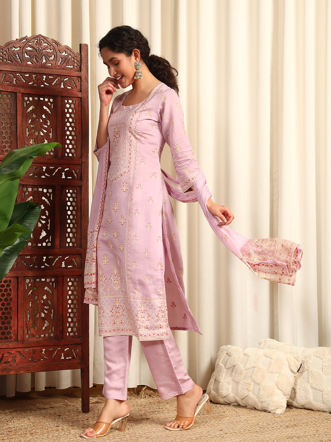 Women Floral Printed Straight Kurta With Trouser & Dupatta