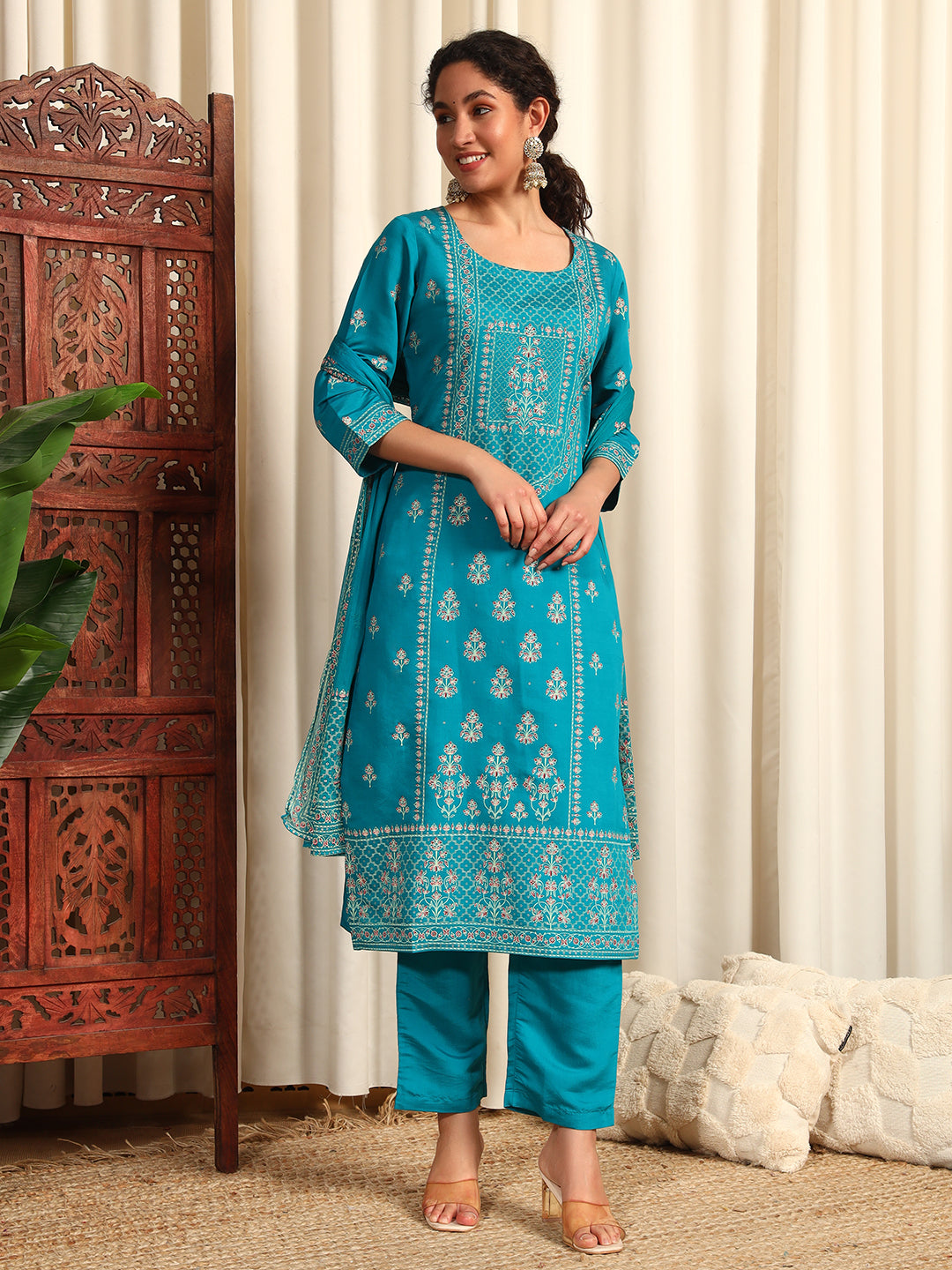 Women Floral Printed Straight Kurta With Trouser & Dupatta
