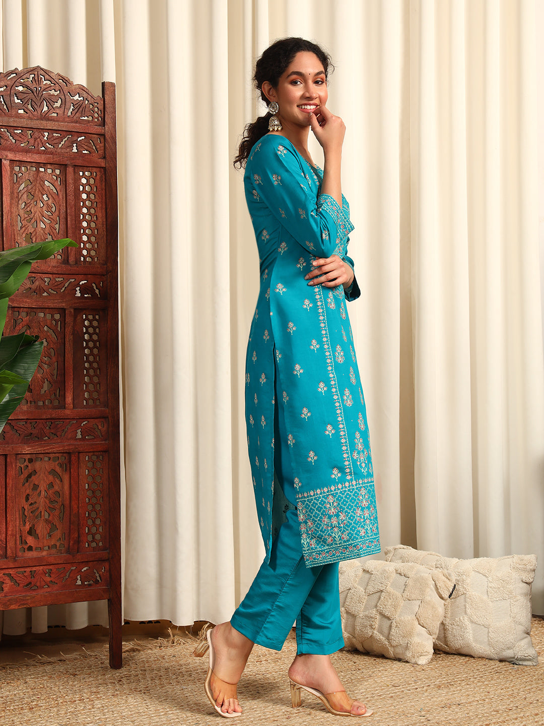 Women Floral Printed Straight Kurta With Trouser & Dupatta