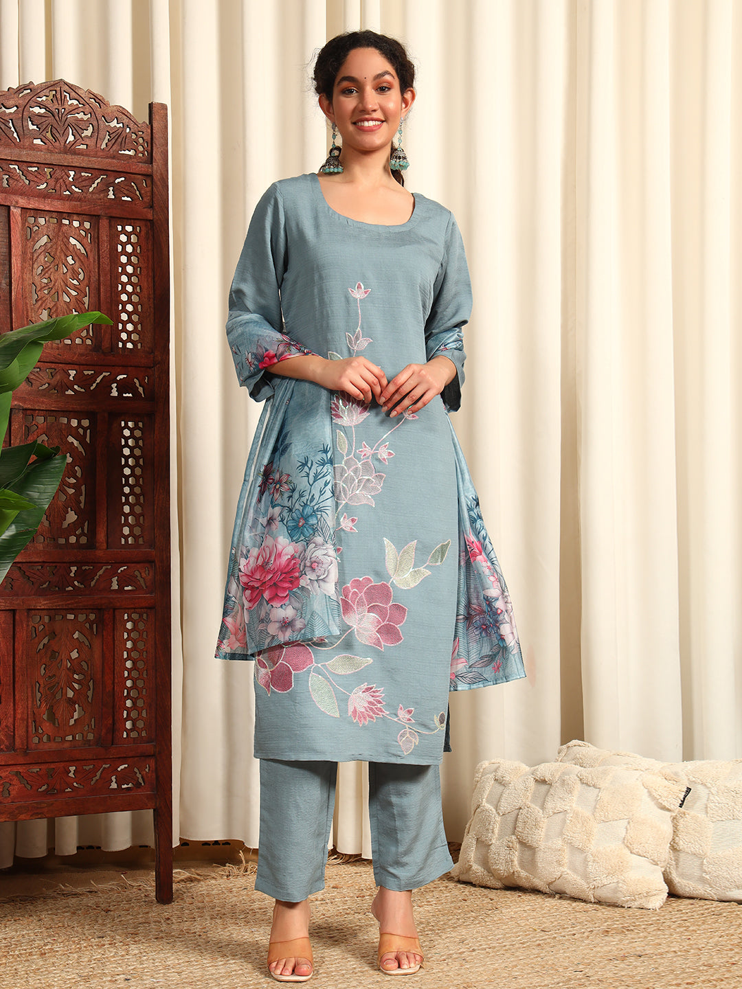 Women Women Floral Embroidered Kurta With Trousers & Dupatta Set