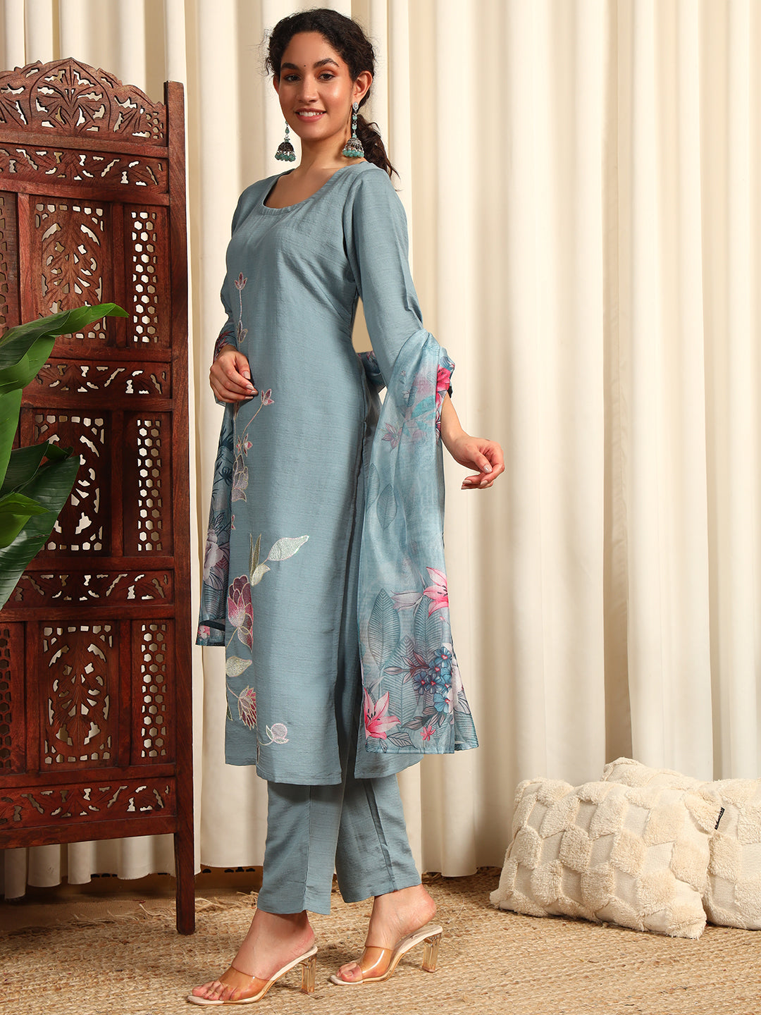 Women Women Floral Embroidered Kurta With Trousers & Dupatta Set