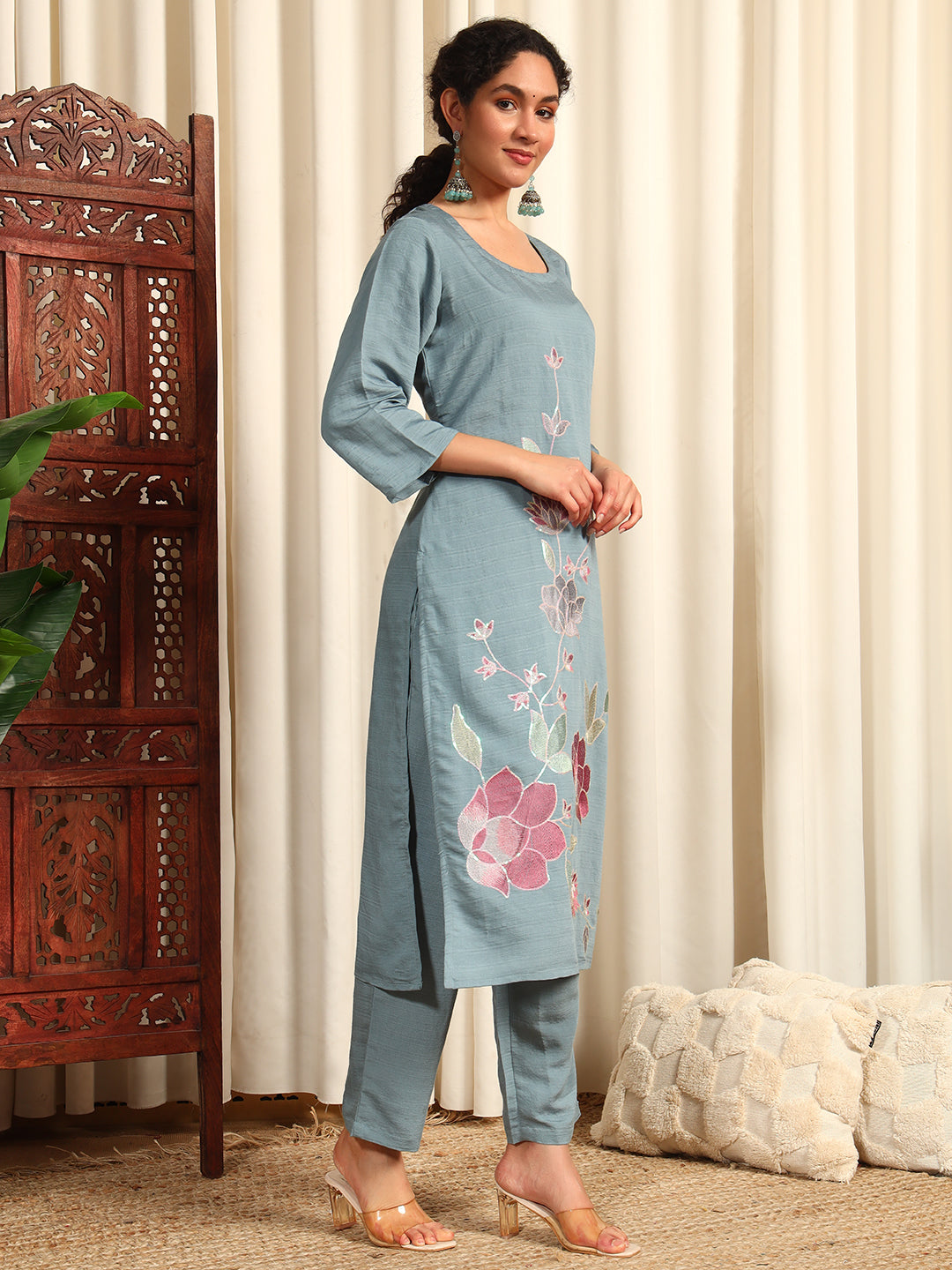 Women Women Floral Embroidered Kurta With Trousers & Dupatta Set