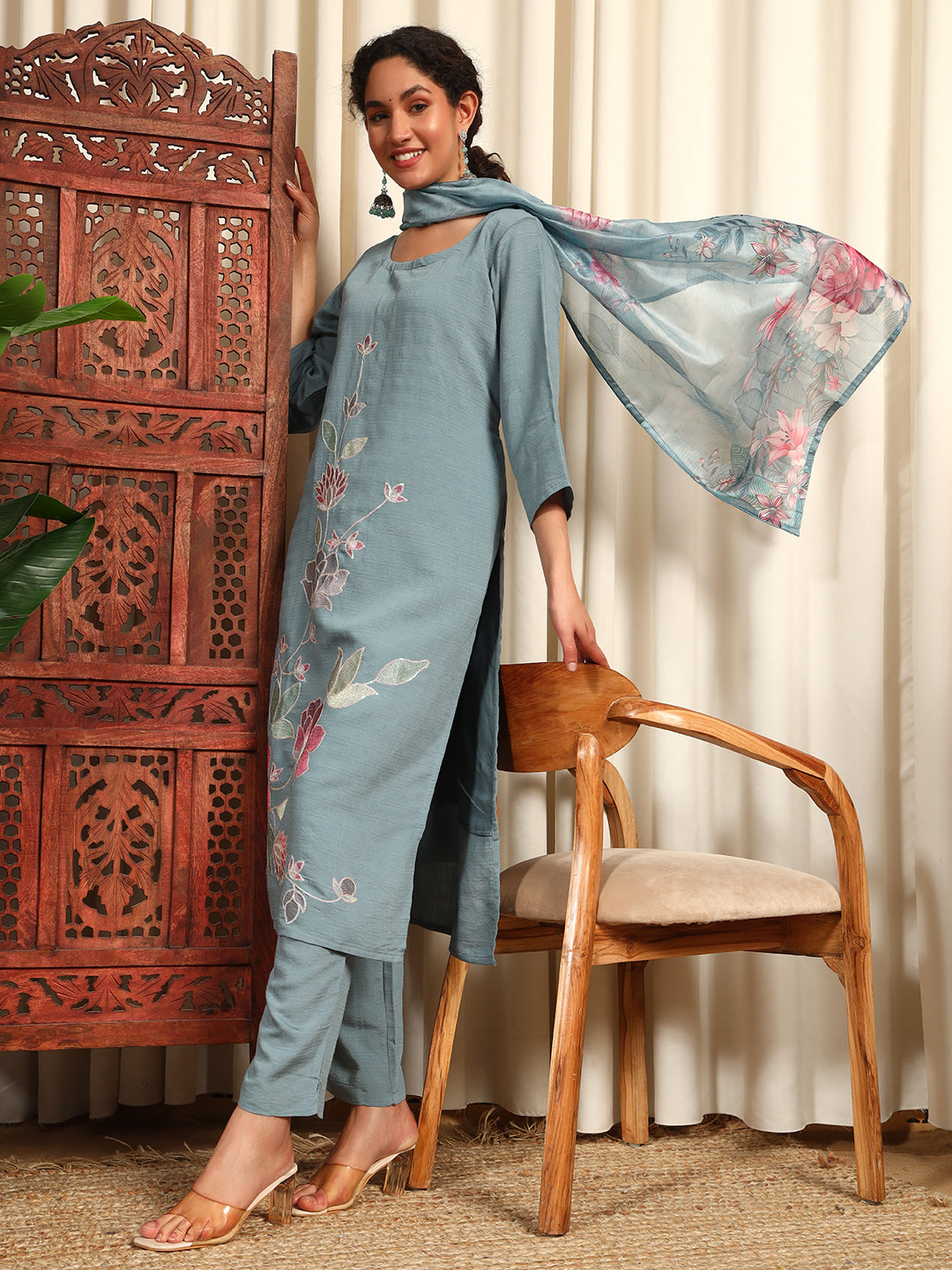 Women Women Floral Embroidered Kurta With Trousers & Dupatta Set