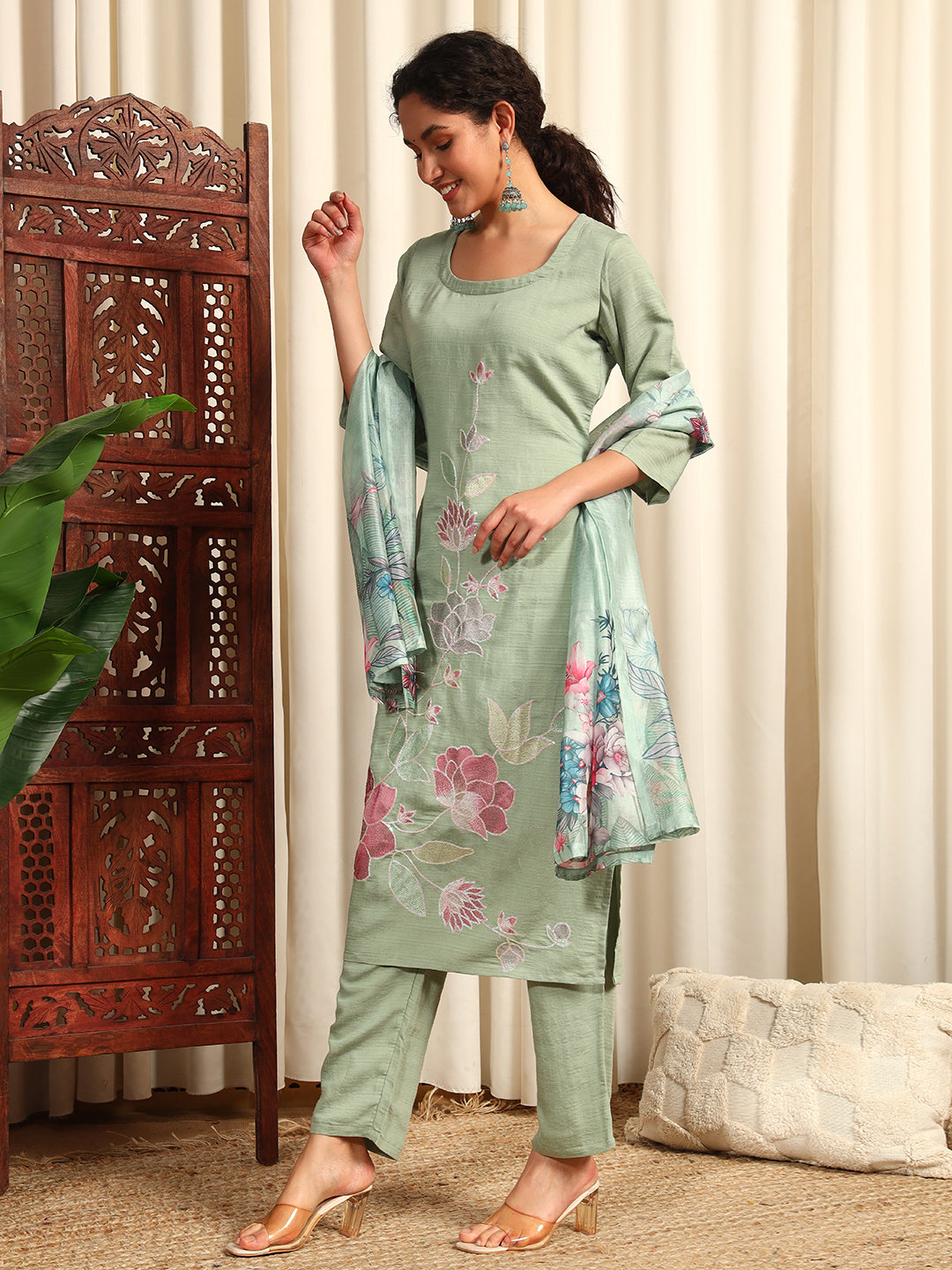 Women Women Floral Embroidered Kurta With Trousers & Dupatta Set