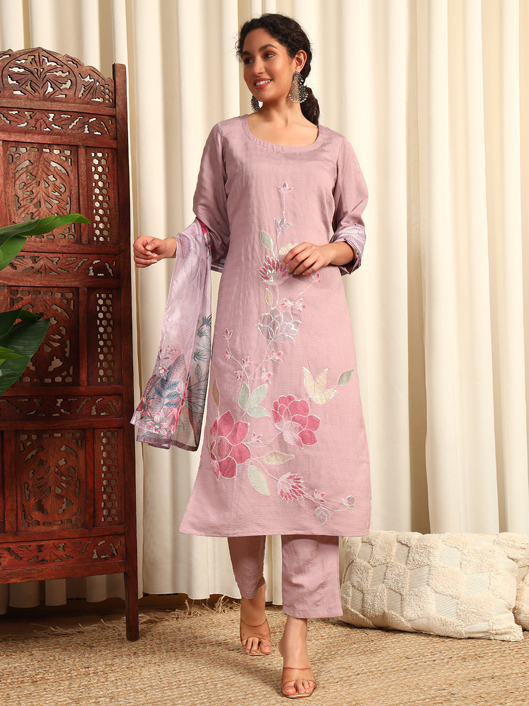 Women Women Floral Embroidered Kurta With Trousers & Dupatta Set