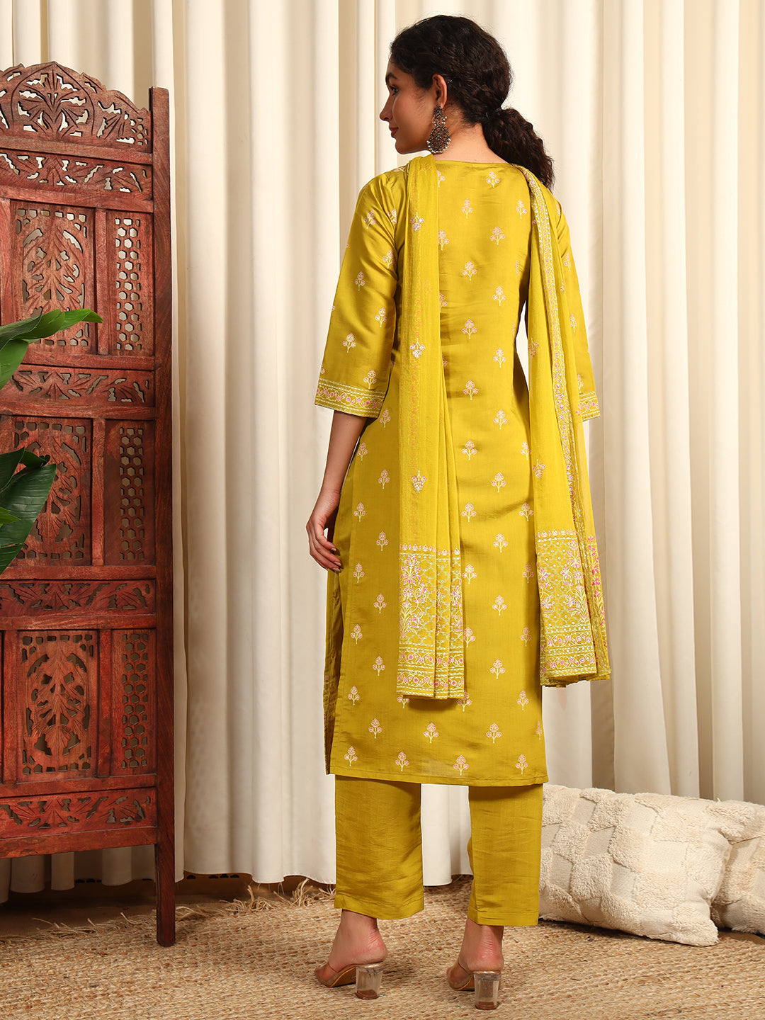 Women Floral Printed Straight Kurta With Trouser & Dupatta