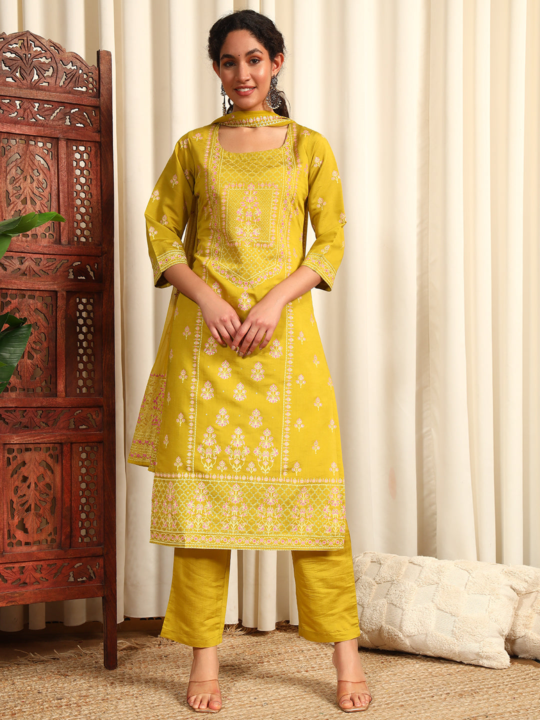 Women Floral Printed Straight Kurta With Trouser & Dupatta
