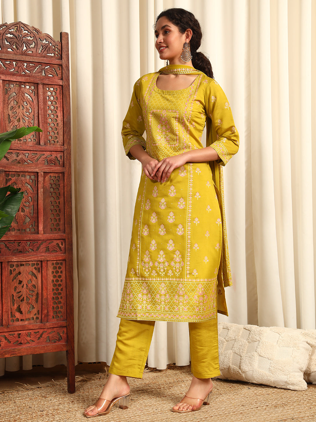 Women Floral Printed Straight Kurta With Trouser & Dupatta