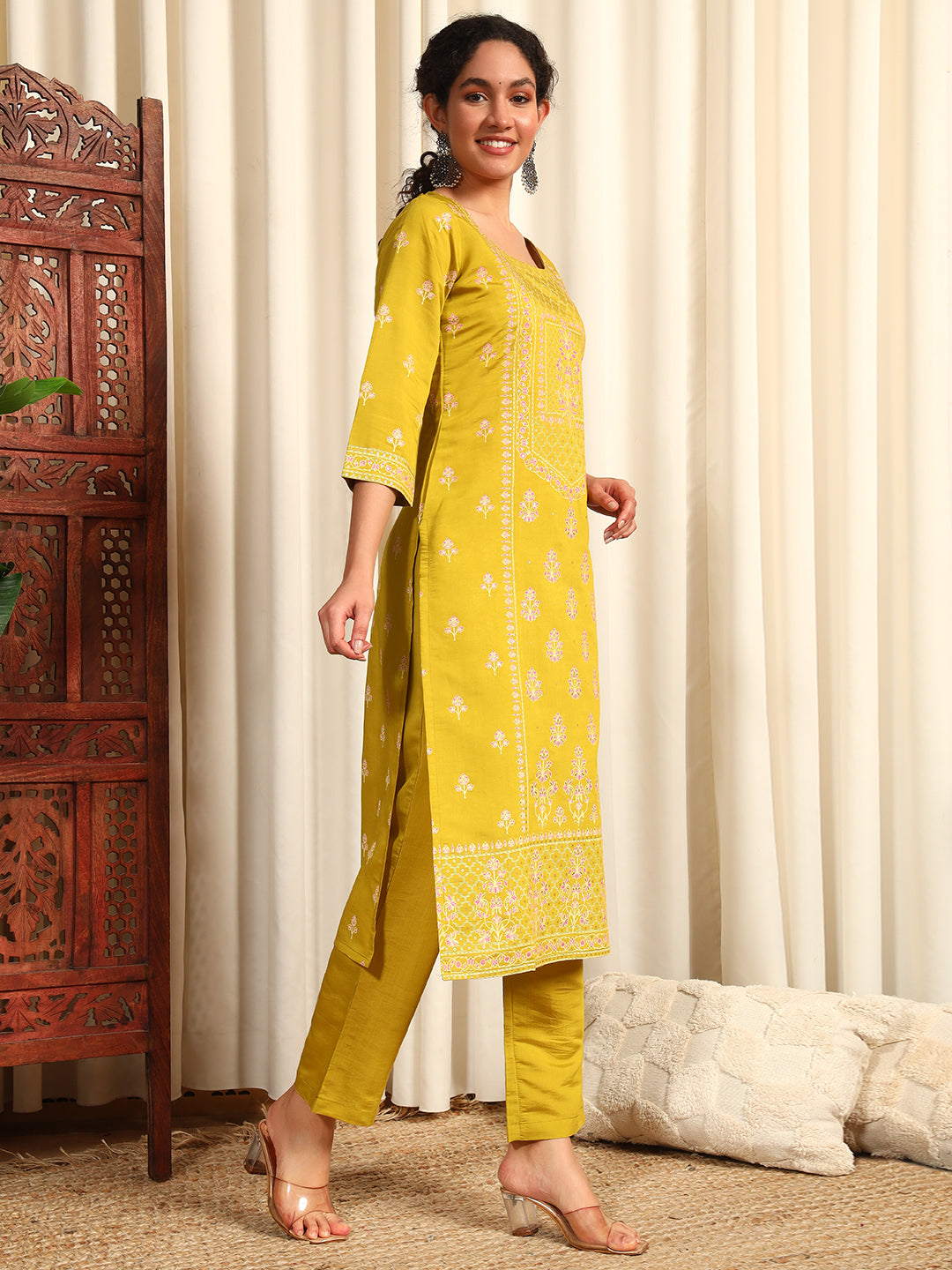 Women Floral Printed Straight Kurta With Trouser & Dupatta
