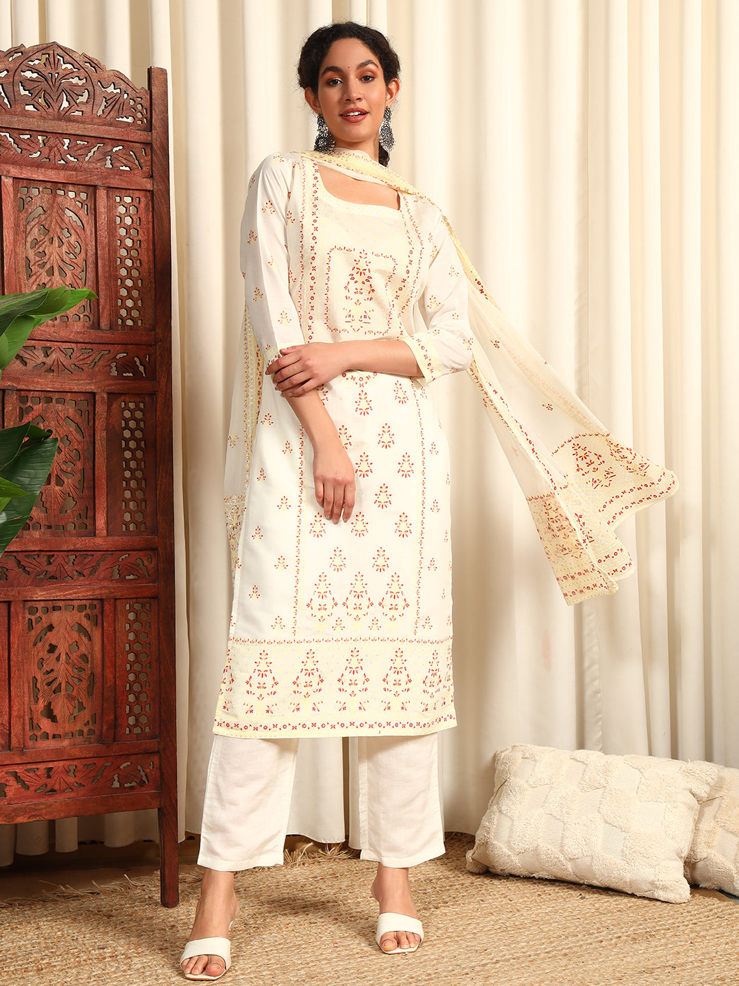 Women Floral Printed Straight Kurta With Trouser & Dupatta
