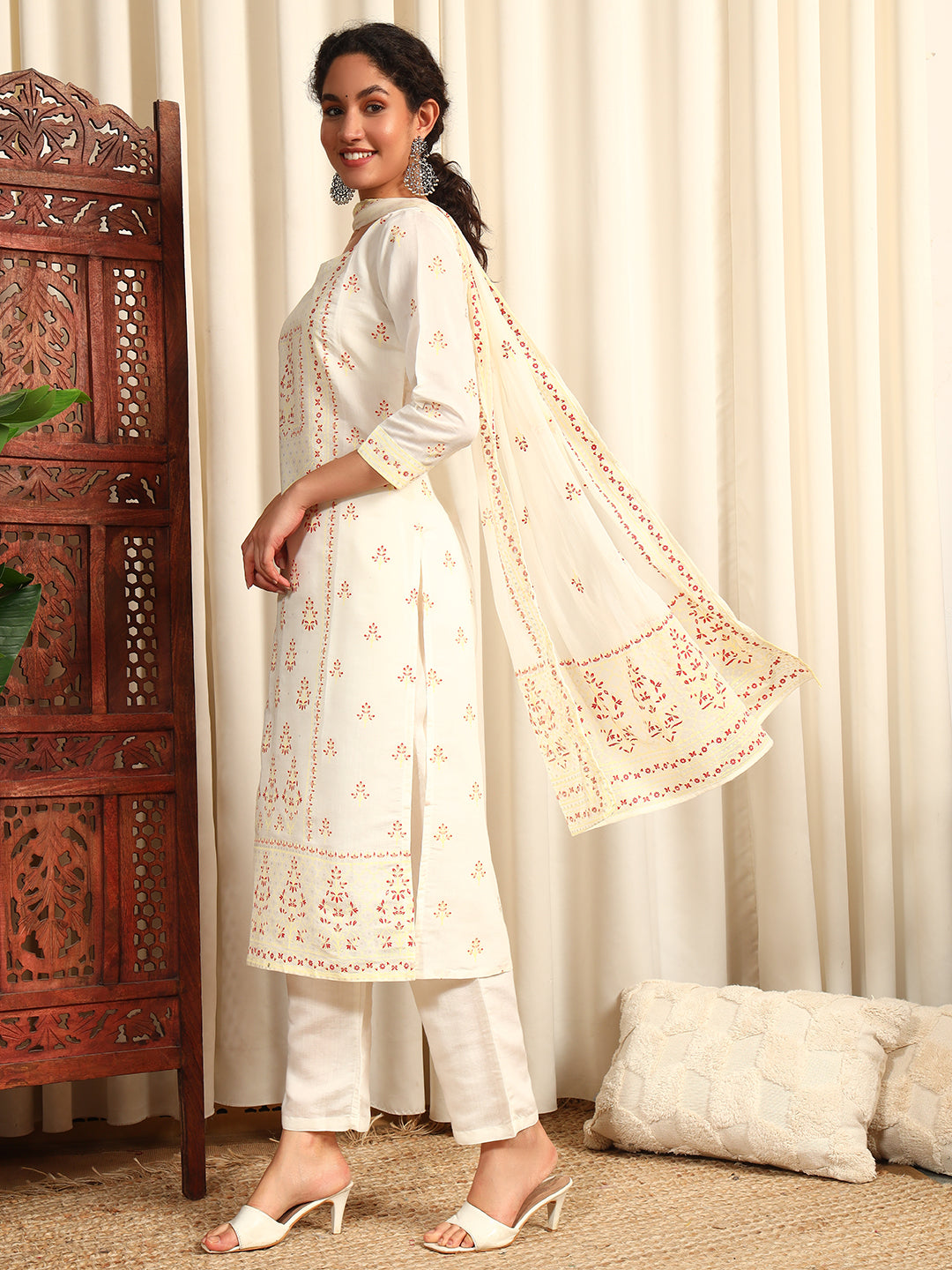 Women Floral Printed Straight Kurta With Trouser & Dupatta