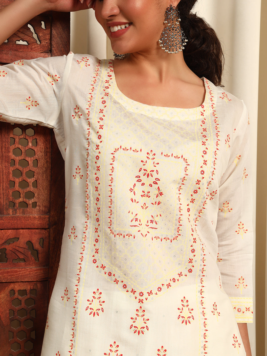 Women Floral Printed Straight Kurta With Trouser & Dupatta
