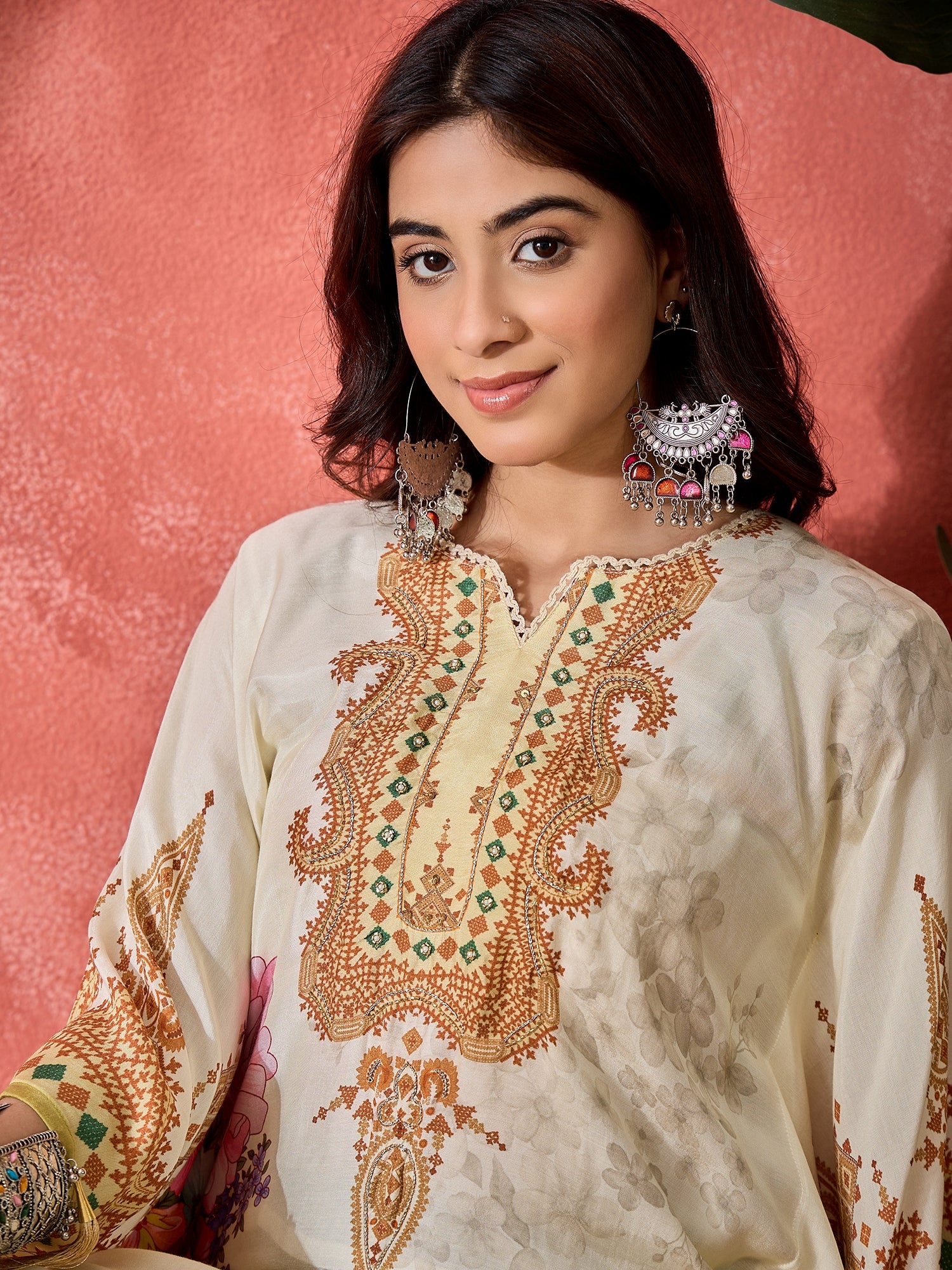 Women Floral Embroidered Kaftan Kurta with Trousers